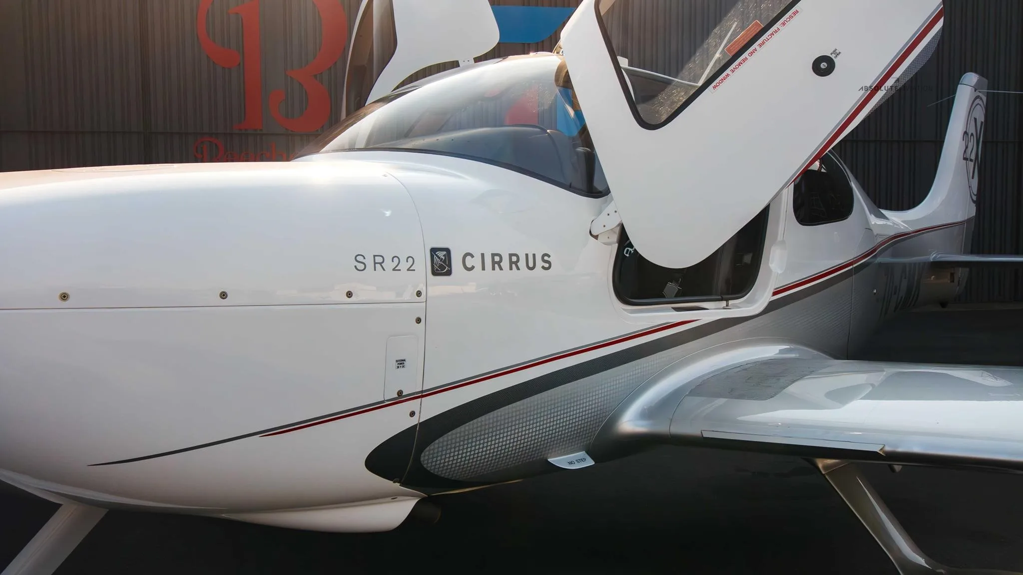 Exterior view of a 2010 CIRRUS SR22-G3.