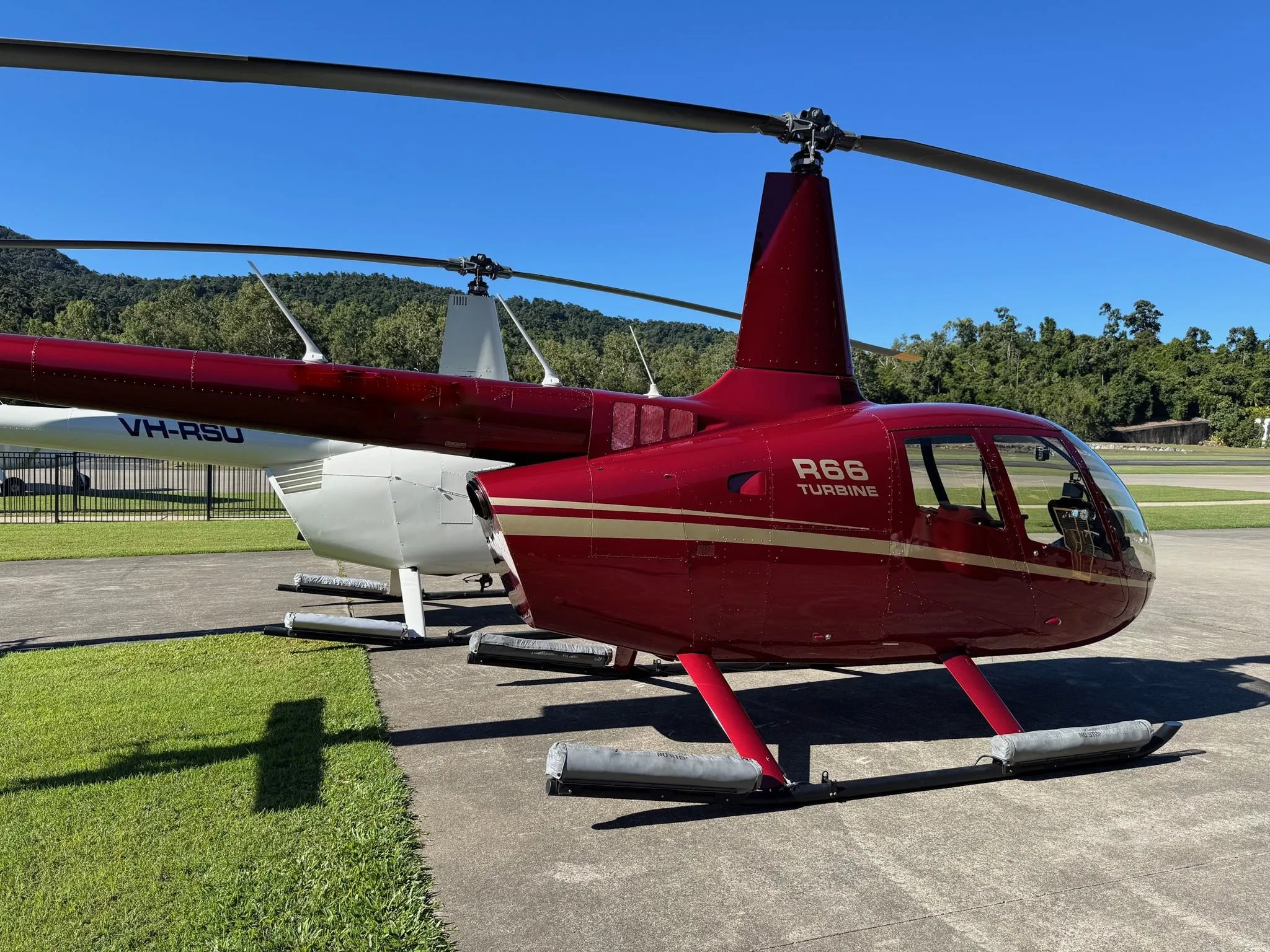 Exterior view of a 2012 ROBINSON R66.