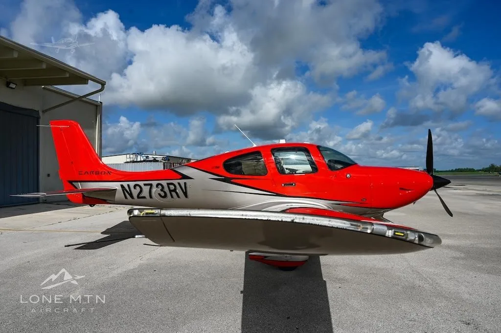 Exterior view of a 2021 CIRRUS SR22-G6, N273RV.