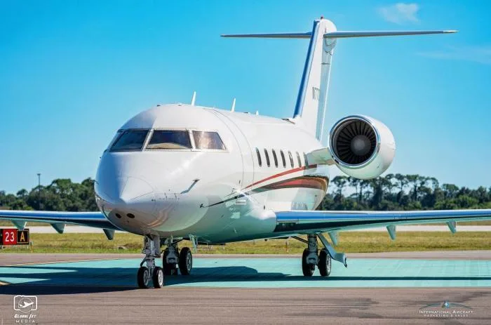 Exterior view of a 1995 Bombardier Challenger 601, N770WW.