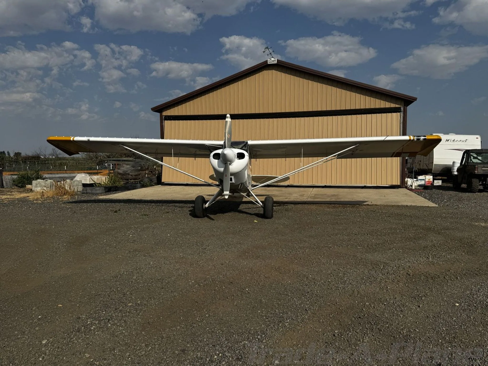 Exterior view of a 1992 AVIAT HUSKY A-1, N4HU.