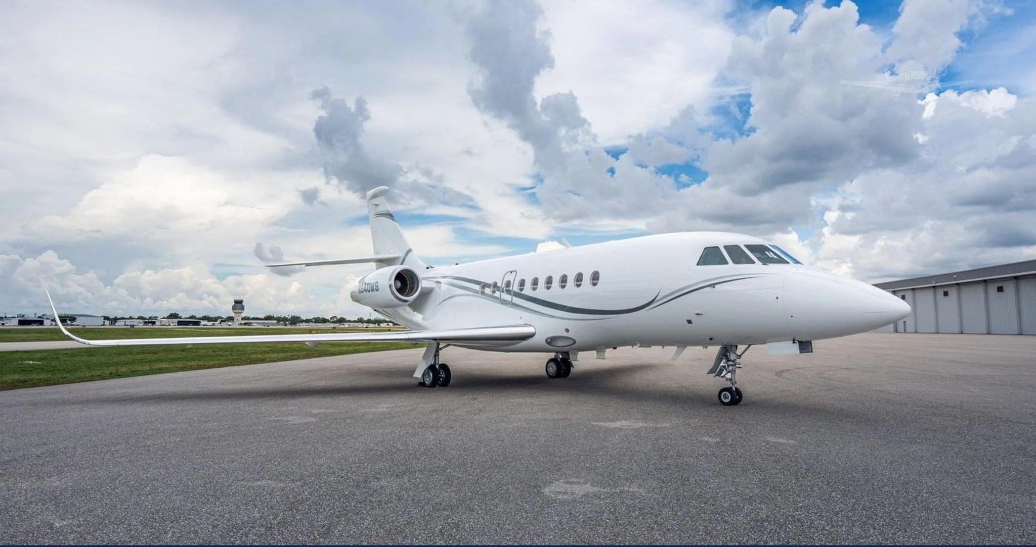 Exterior view of a 2004 DASSAULT FALCON 2000EX EASY, N640MS.