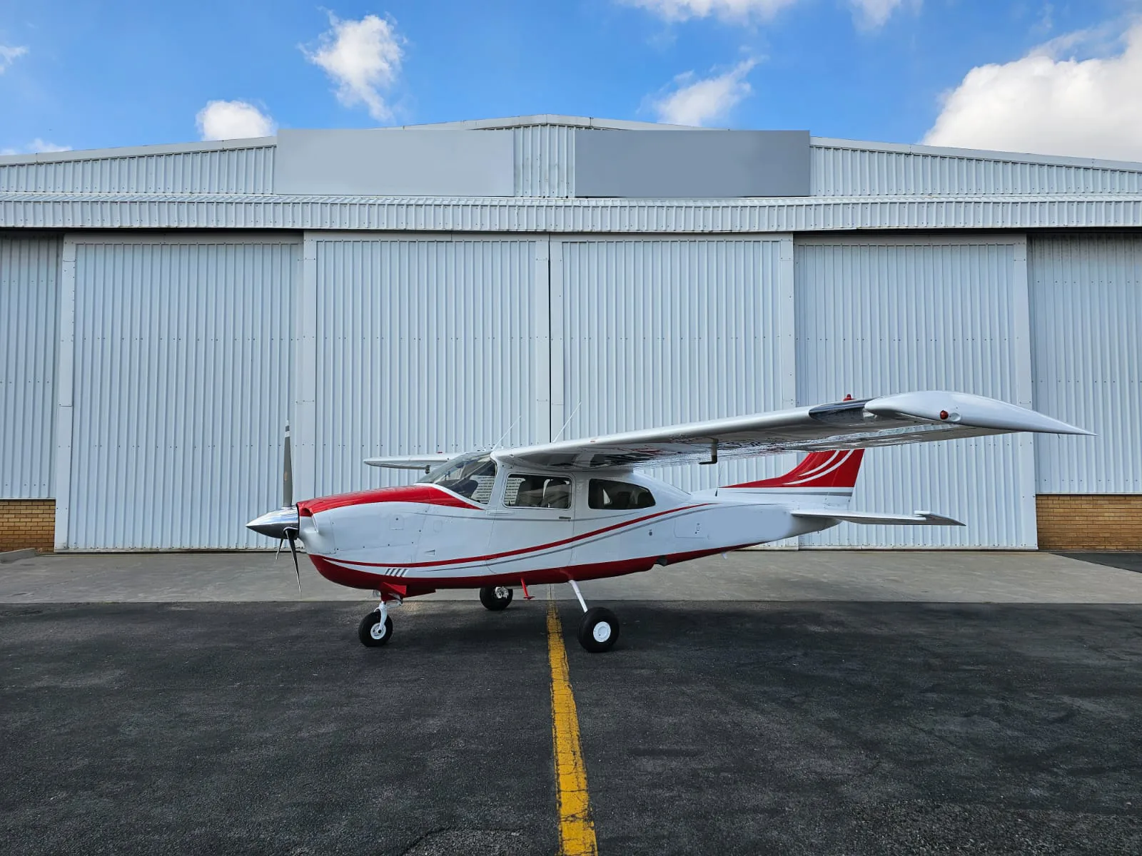 Exterior view of a 1971 Cessna T210K.