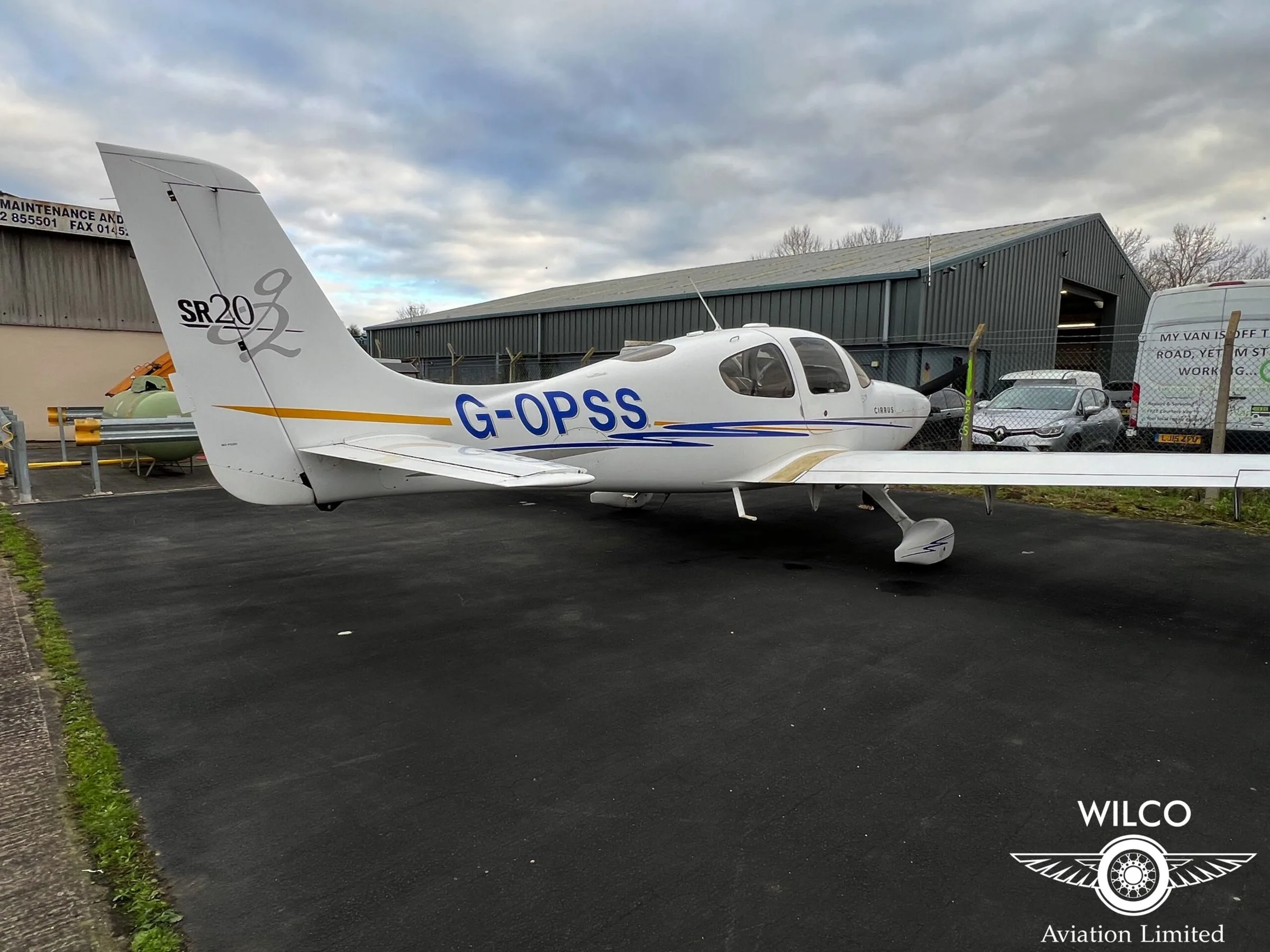 Exterior view of a 2004 Cirrus SR20 G2.