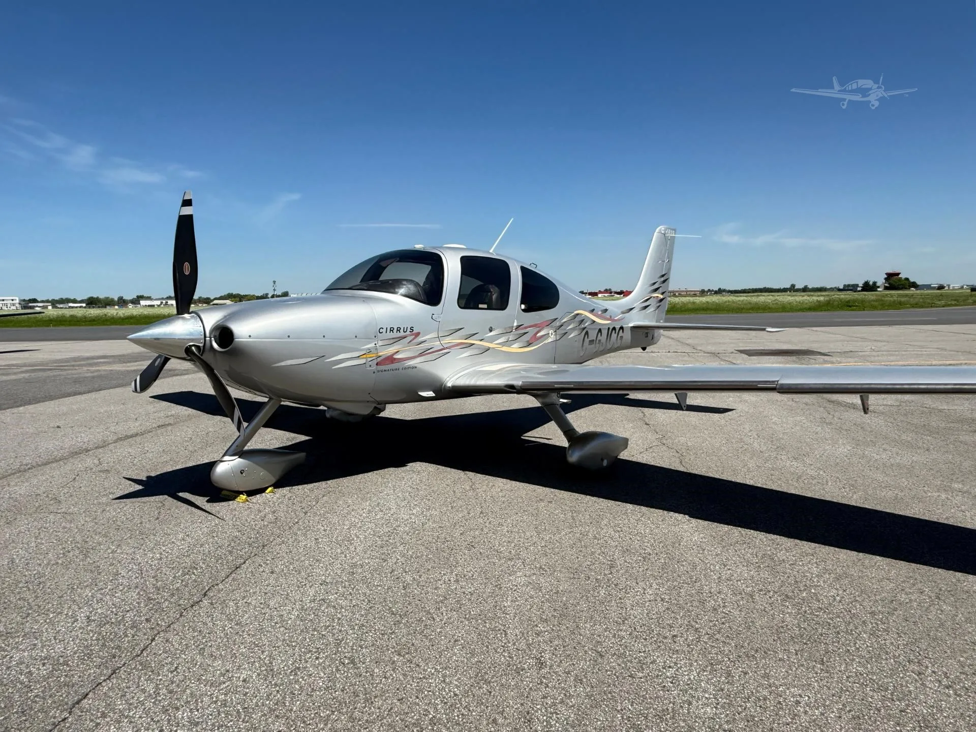 Exterior view of a 2006 CIRRUS SR22-G2, C-GJCG.
