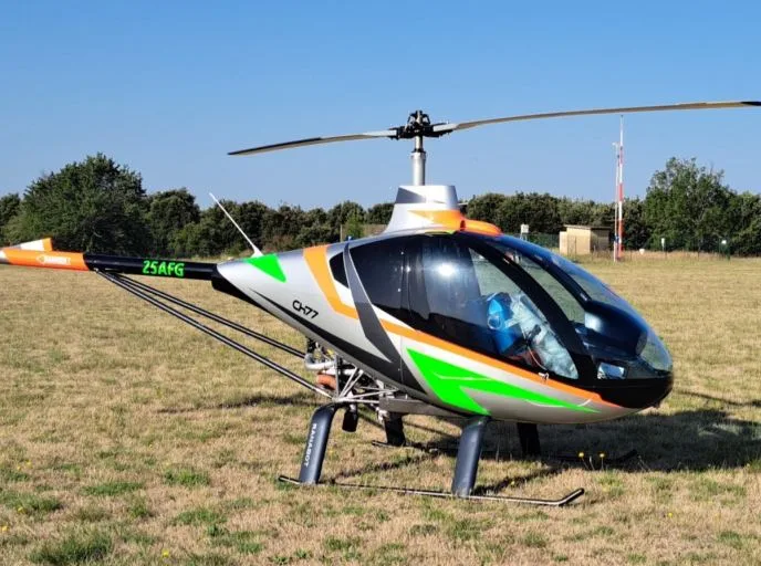 Exterior view of a Helicoptere r22.