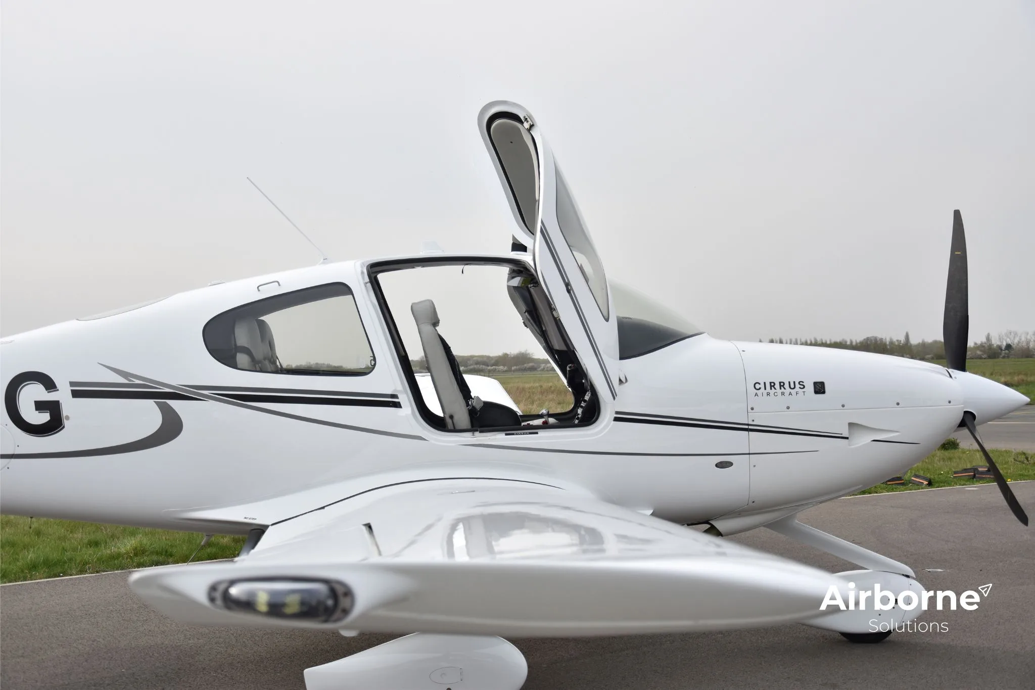 Exterior view of a 2013 Cirrus SR22 G5.