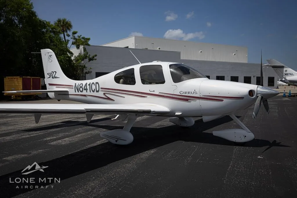 Exterior view of a 2002 Cirrus SR22 G1.