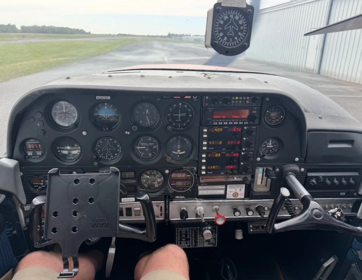 Cockpit and instrument panel of a 1968 Cessna 177 "Cardinal".