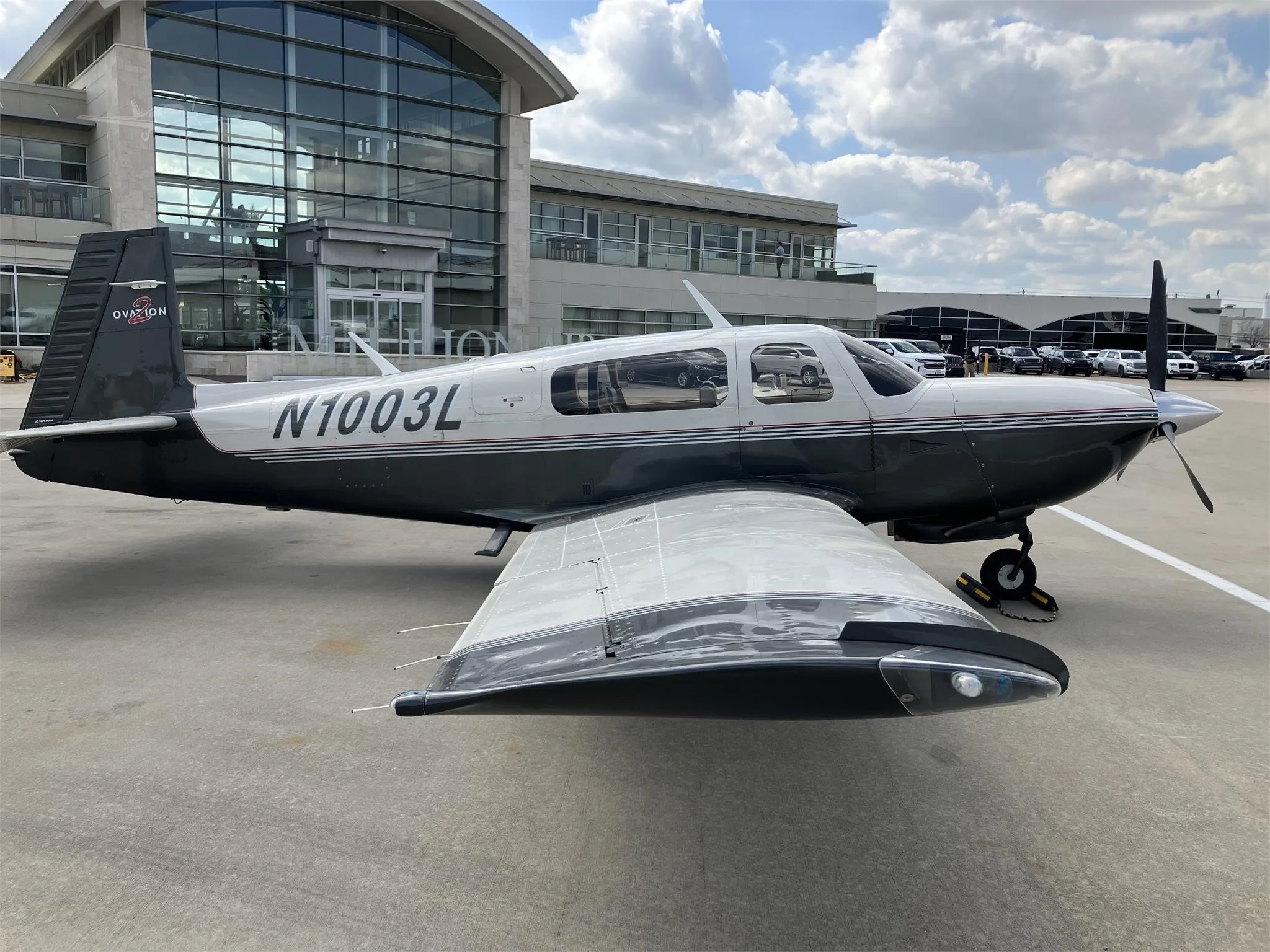 Exterior view of a 2001 MOONEY M20R OVATION2 DX, N1003L.