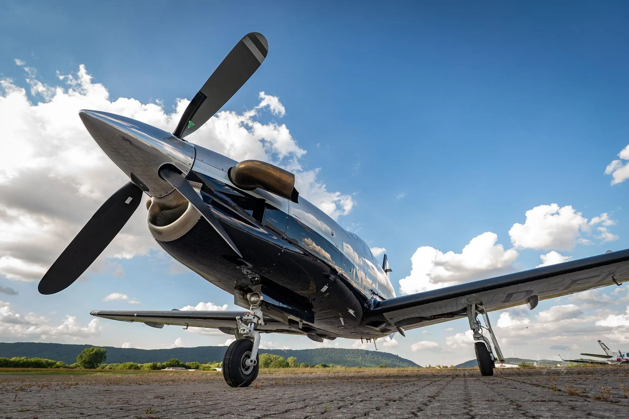 Exterior view of a 2009 DAHER TBM 850, D-FLYM.