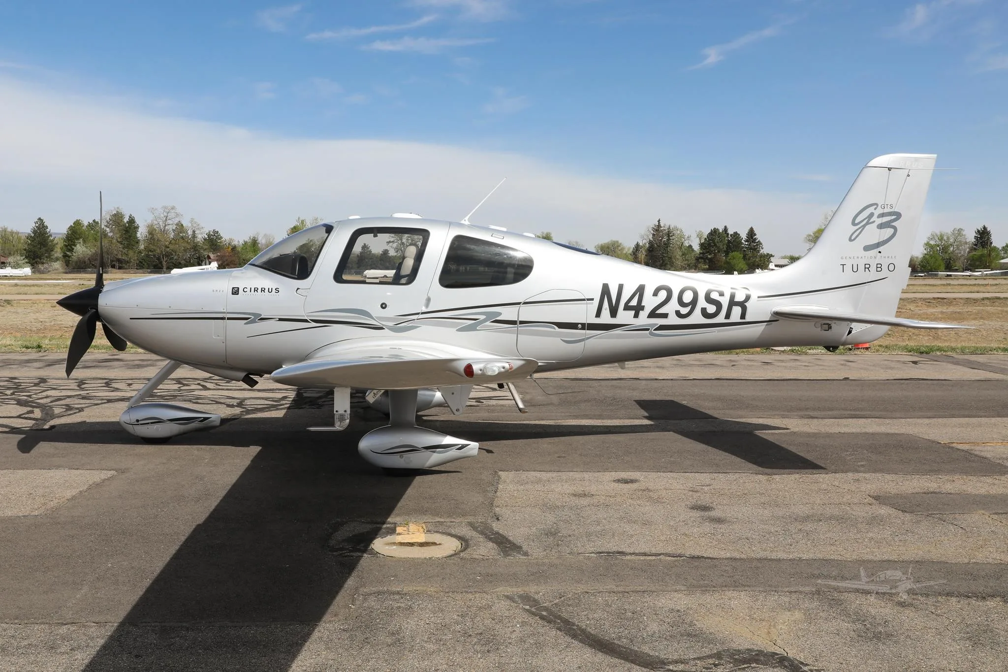 Exterior view of a 2007 CIRRUS SR22-G3 TURBO, N429SR.
