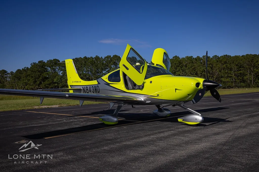 Exterior view of a 2021 Cirrus SR22T G6, N843MD.