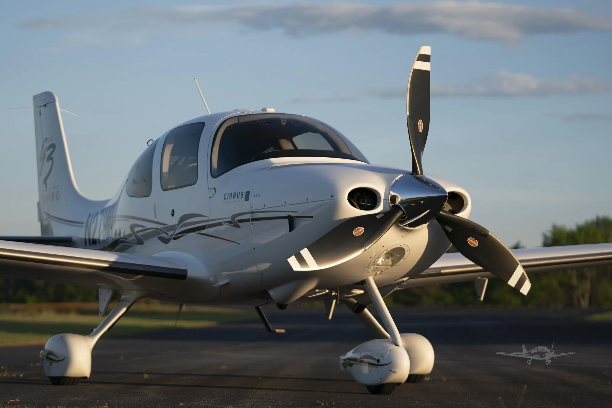 Exterior view of a 2007 CIRRUS SR22-G3 TURBO, N279MT.
