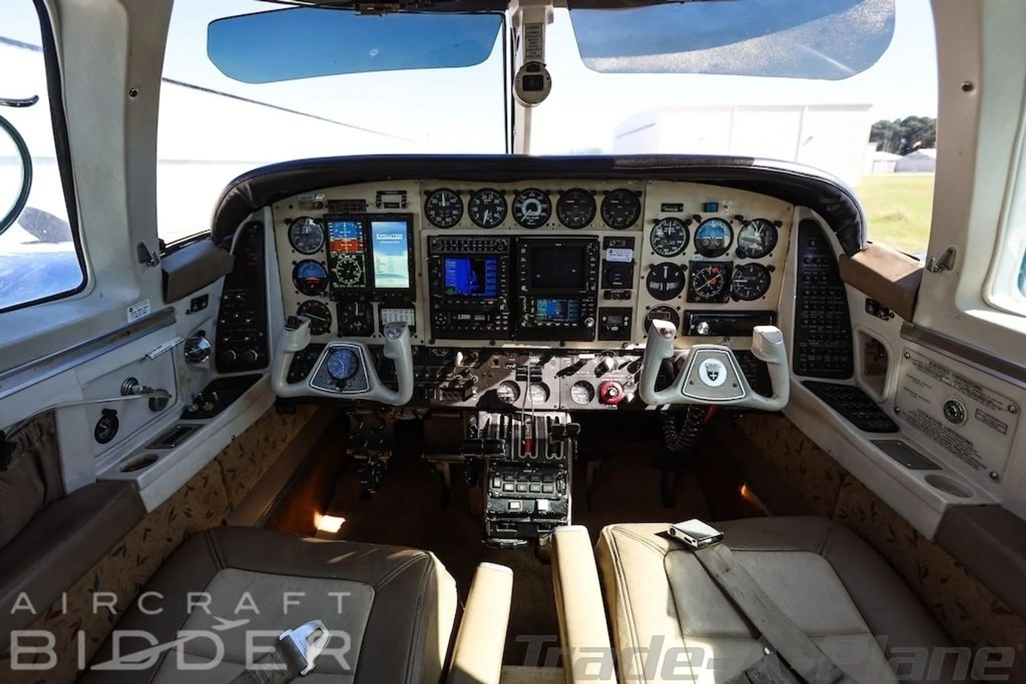Cockpit and instrument panel of a 1974 BEECHCRAFT B60 DUKE.