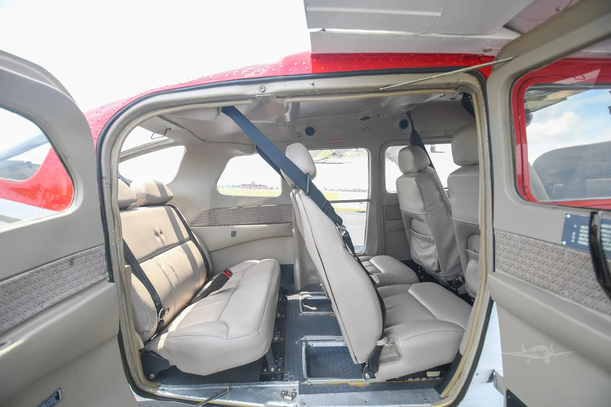 Exterior view of a 1998 CESSNA TURBO 206H STATIONAIR, N9708F.