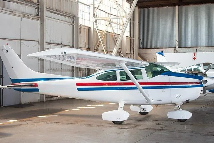 Exterior view of a 1980 CESSNA 182Q SKYLANE.