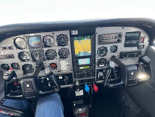 Avionics suite of a 1979 Cessna 210N.