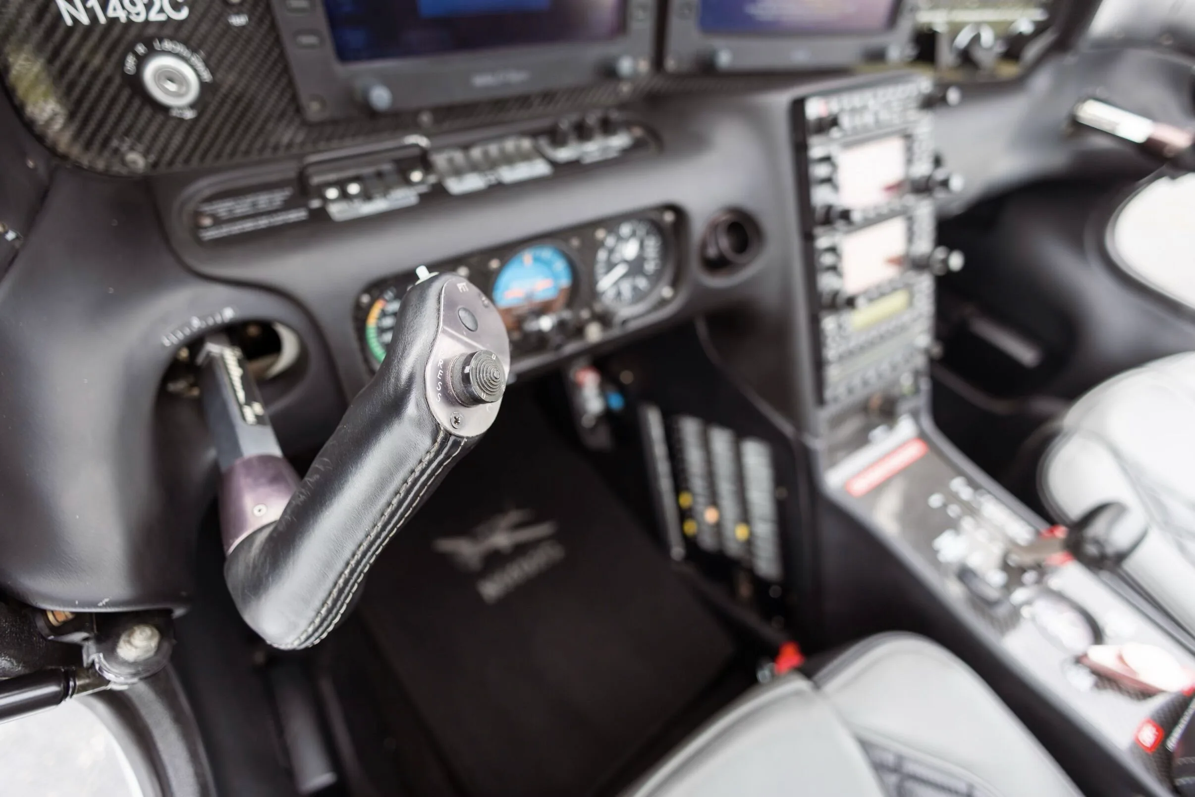Cockpit and instrument panel of a 2003 Cirrus SR22 G1.