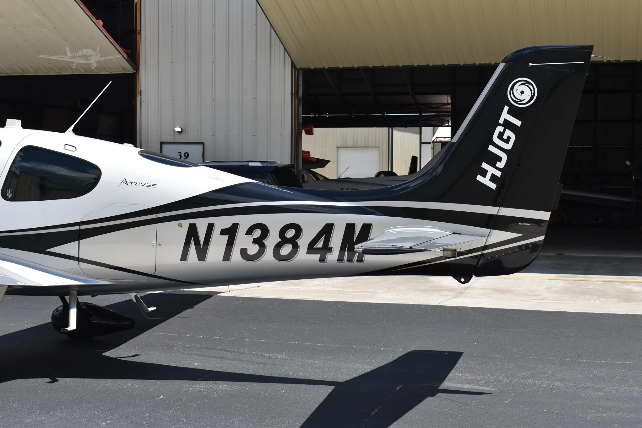 Exterior view of a 2023 CIRRUS SR22-G6 TURBO, N1384M.