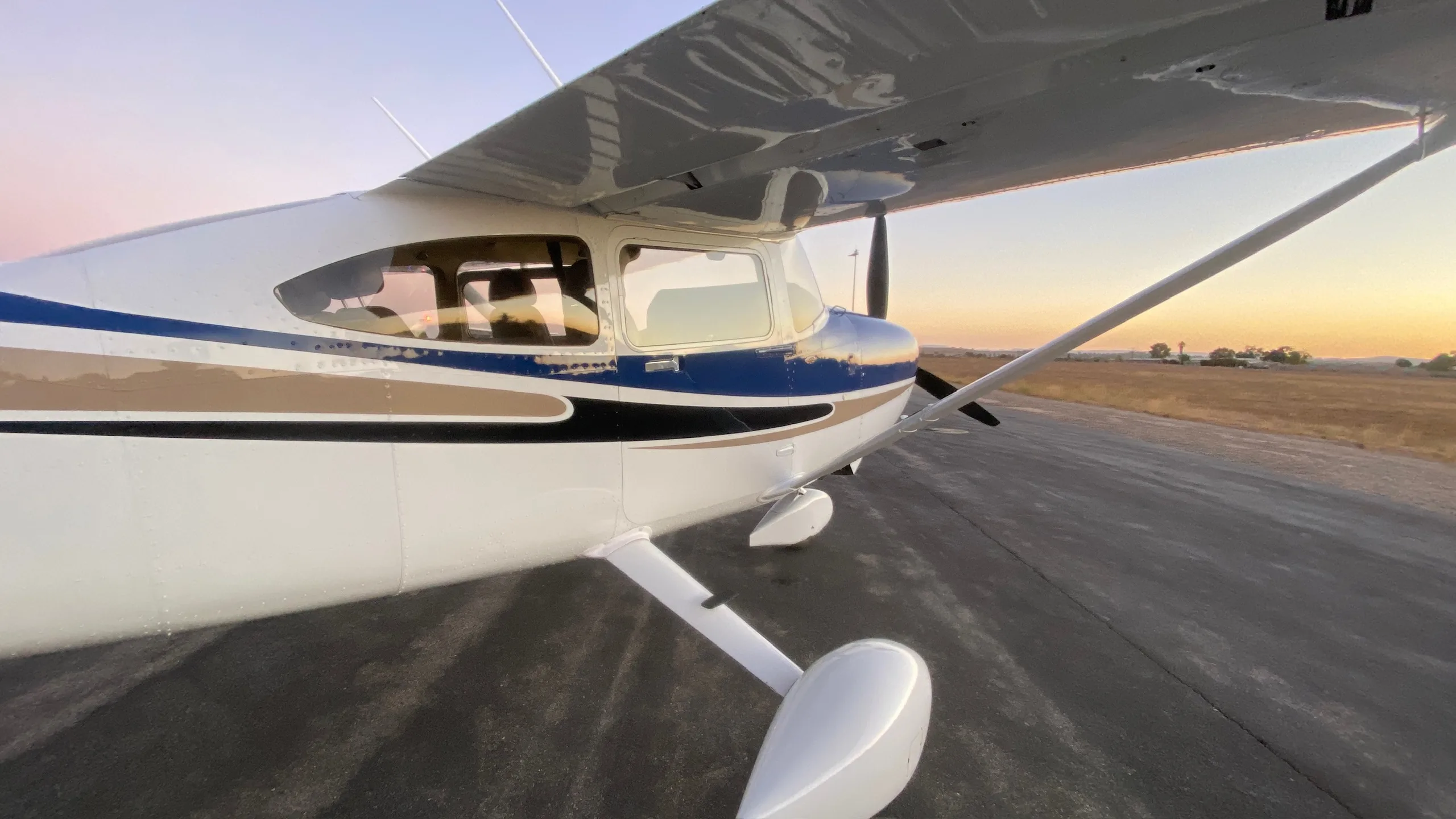 Exterior view of a 2004 Cessna T182T, N2118J.