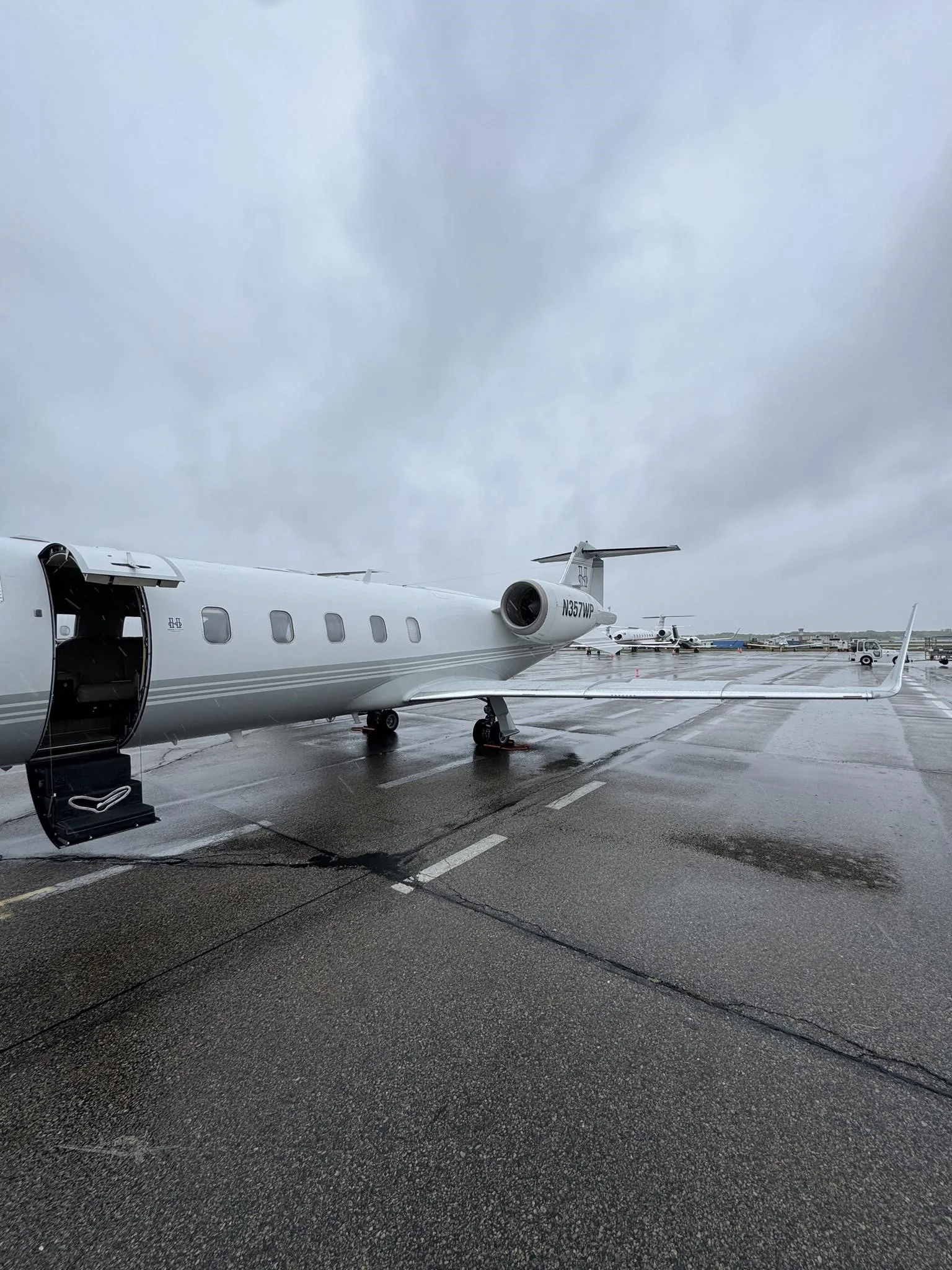 Exterior view of a 2006 LEARJET 60SE, N357WP.
