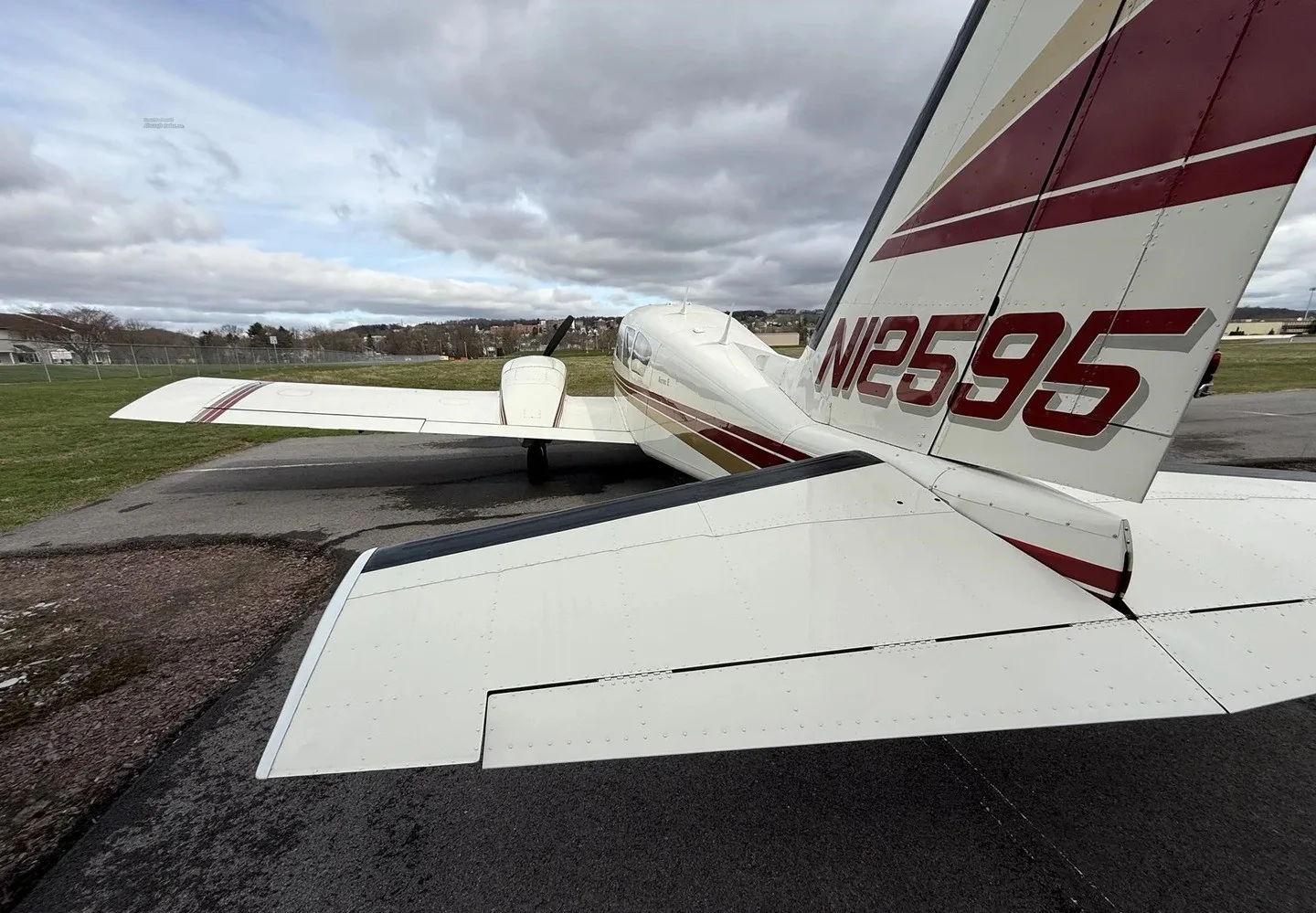 Exterior view of a 1971 Piper PA-23-250 Aztec E.