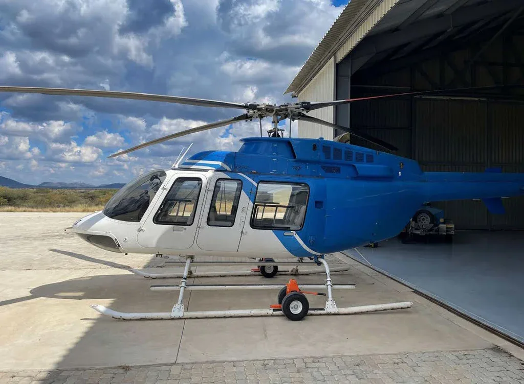 Cockpit and instrument panel of a 1998 Bell 407.