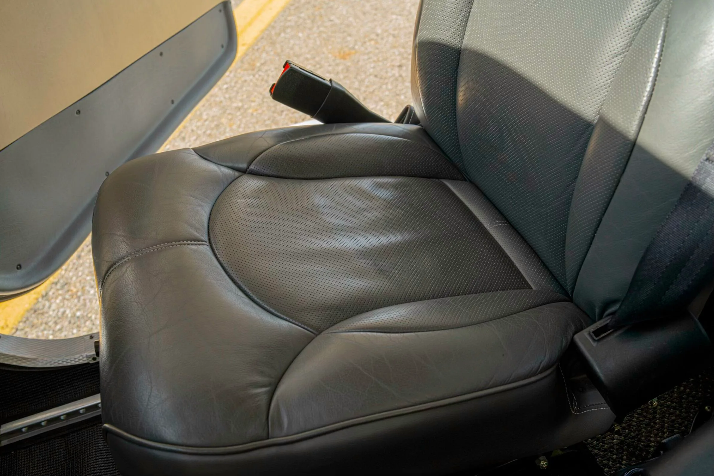 Cabin interior of a 2002 Cessna Turbo 182T Skylane.