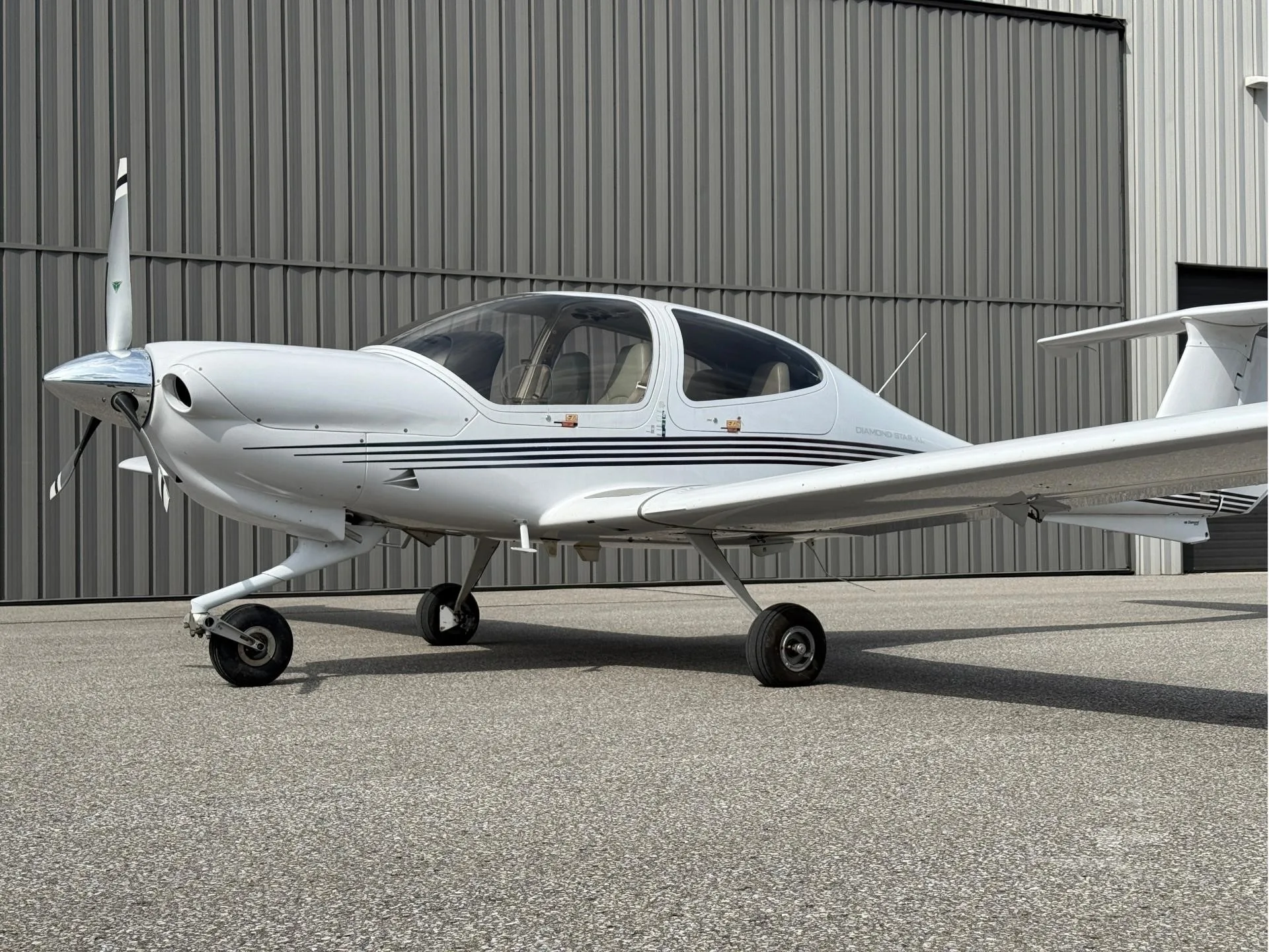 C-FJGS - 2006 DIAMOND DA40 XL