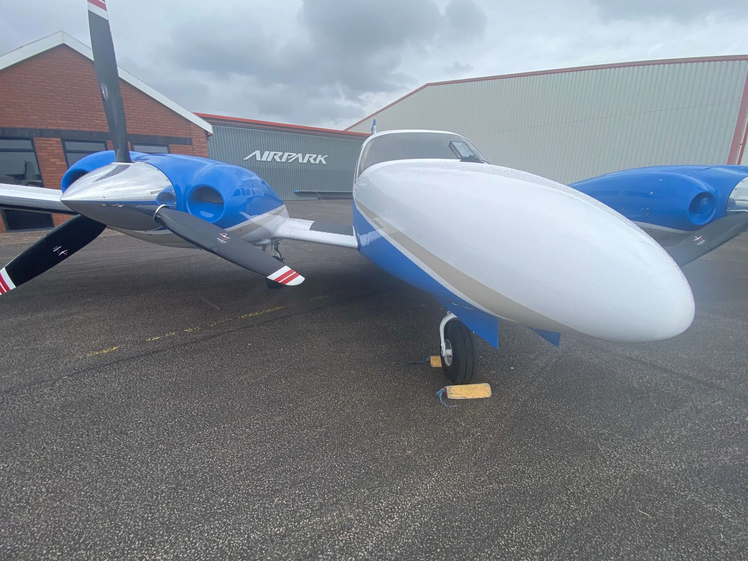 Exterior view of a 2014 Piper PA-34-220T Seneca V.