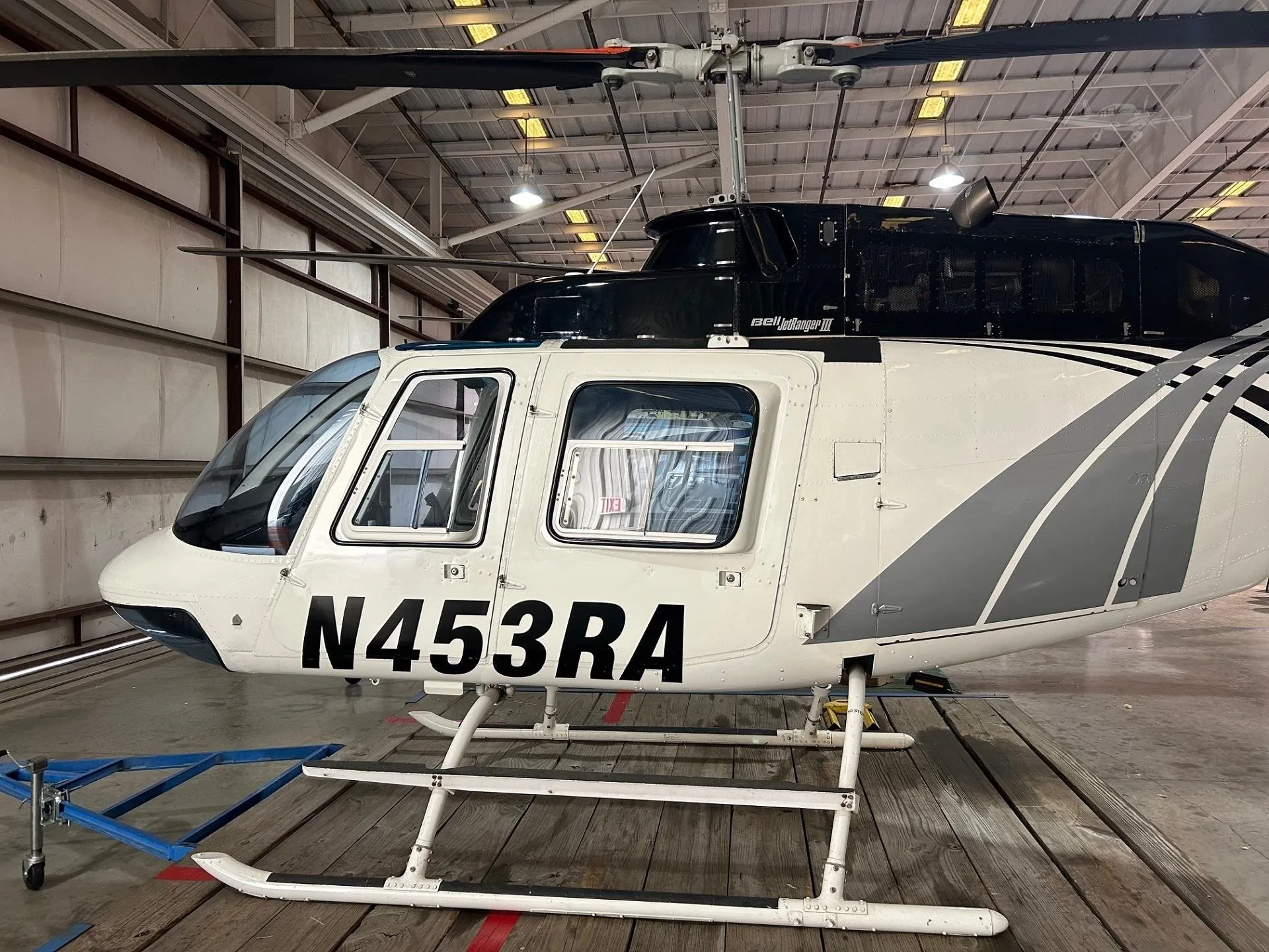 Exterior view of a 1981 BELL 206B III, N453RA.