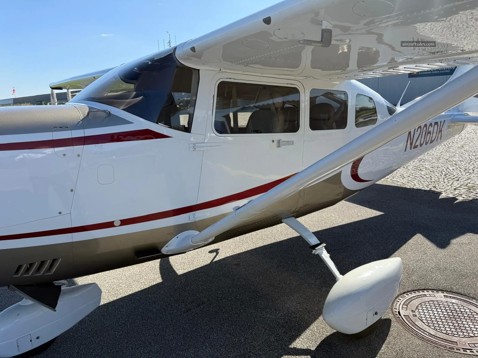 Exterior view of a 2009 CESSNA TURBO 206H STATIONAIR, N206DK.