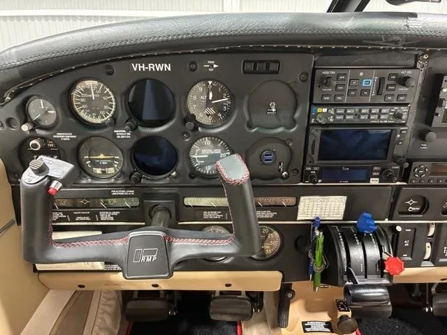 Cockpit and instrument panel of a 1977 PIPER CHEROKEE 6/300.