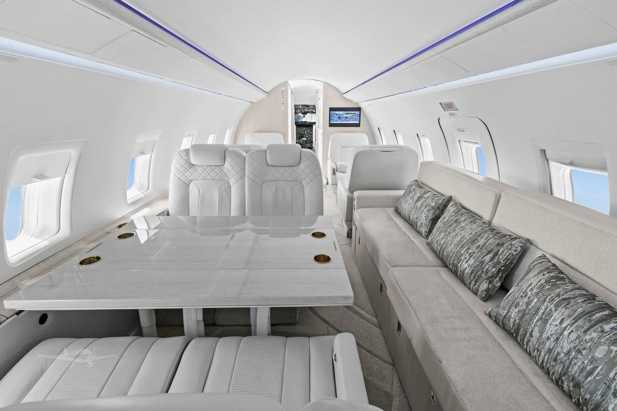 Cabin interior of a 1992 BOMBARDIER CHALLENGER 601-3A/ER.