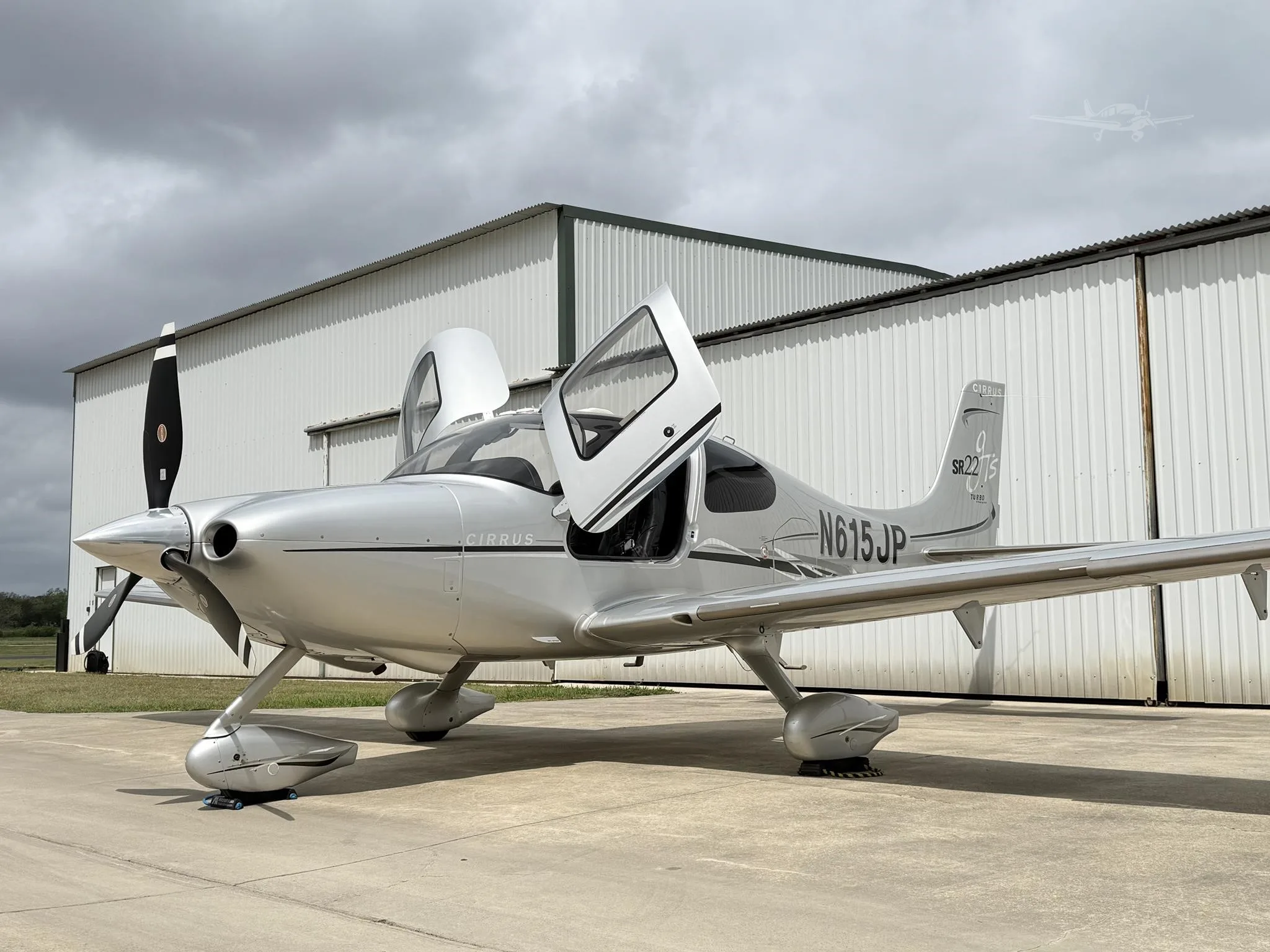 Exterior view of a 2007 CIRRUS SR22-G2 TURBO, N615JP.