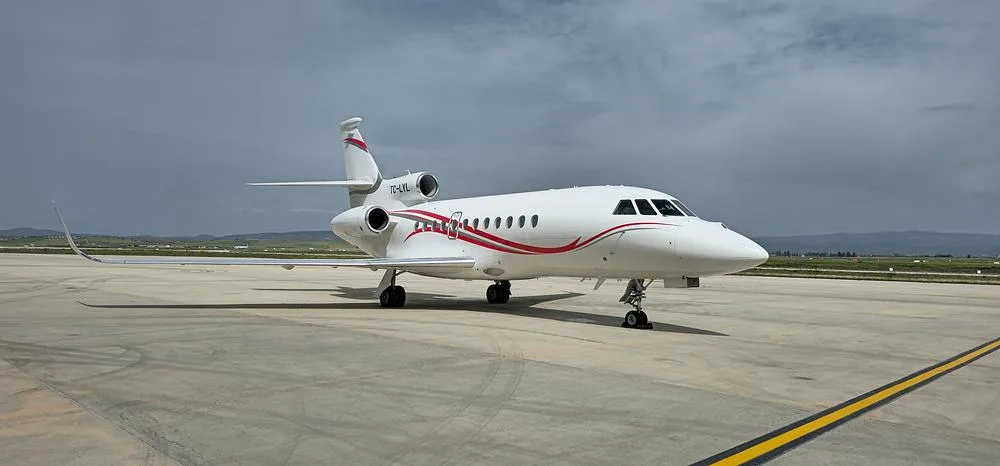 Exterior view of a 2013 Dassault Falcon 900LX, TC-LYL.