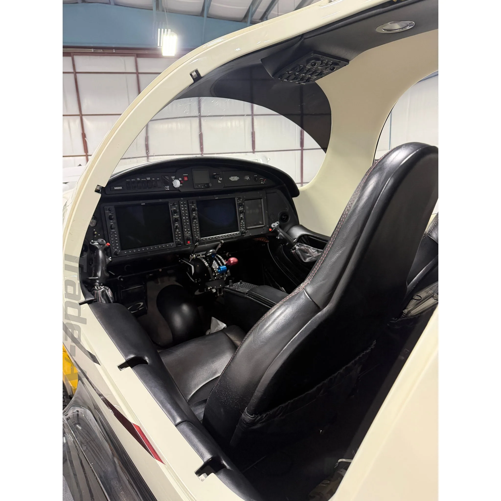 Cockpit and instrument panel of a 2016 LANCAIR EVOLUTION TURBOPROP.
