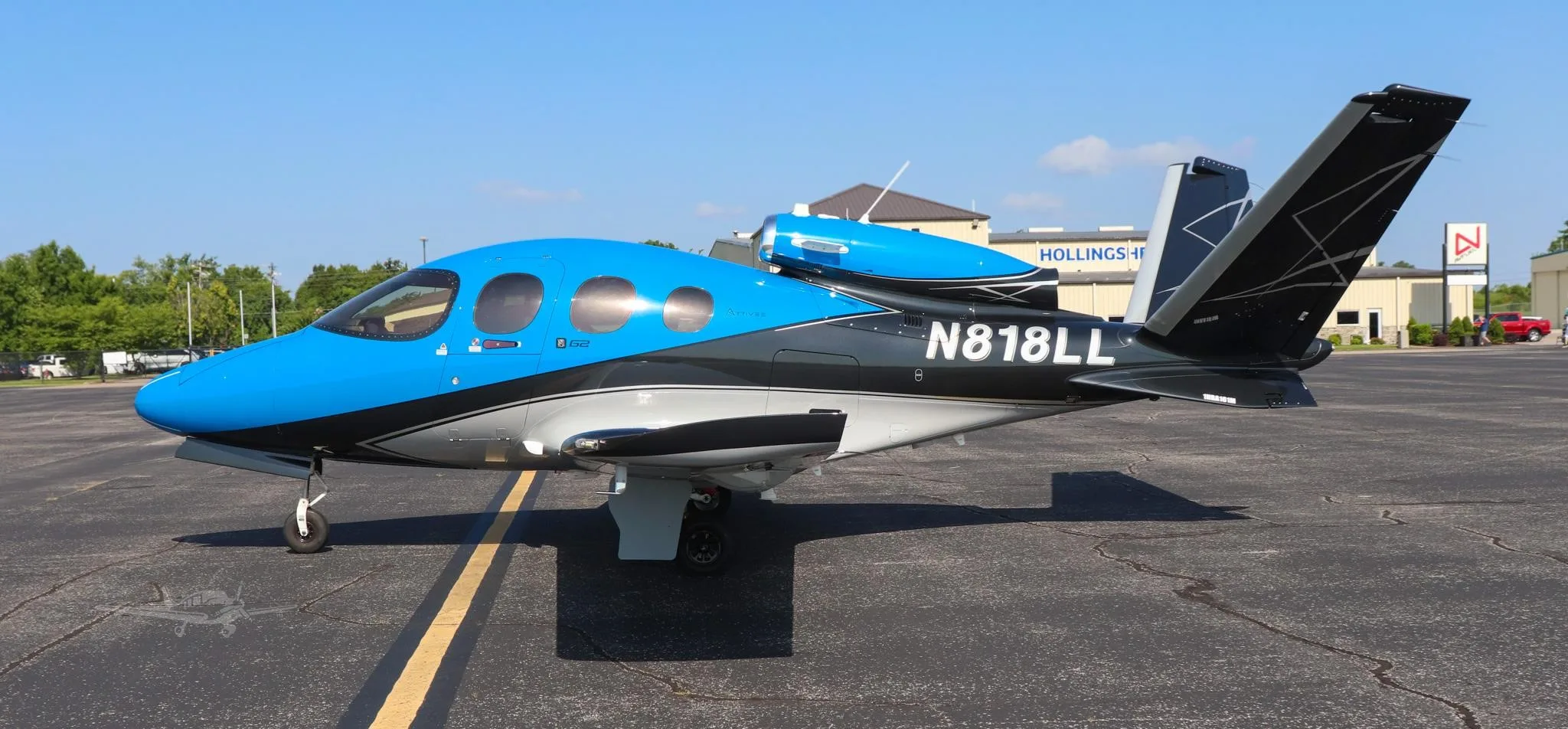 Exterior view of a 2021 CIRRUS VISION SF50-G2+, N818LL.