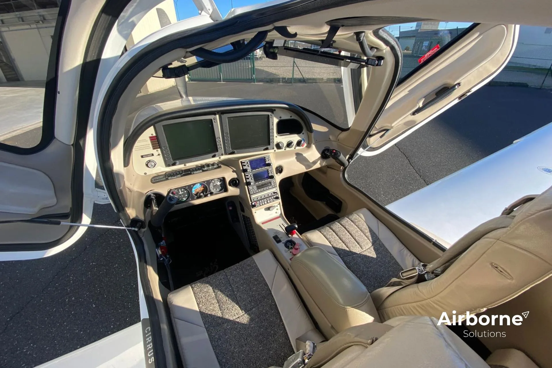 Cockpit and instrument panel of a 2007 Cirrus SR20 G2.