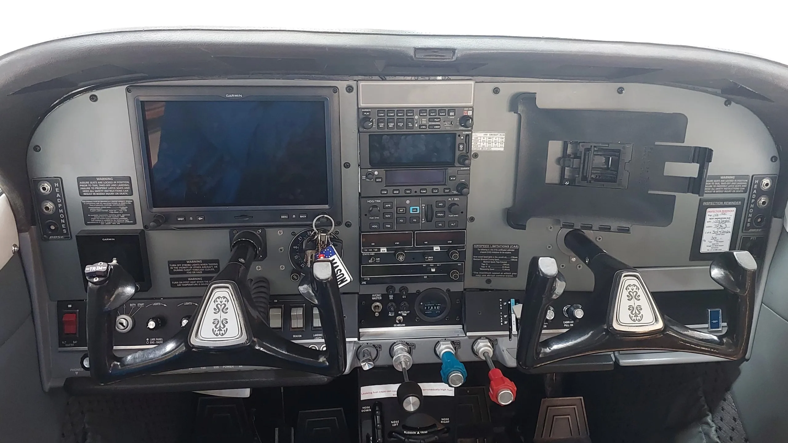Cockpit and instrument panel of a 1971 Cessna 182N Skylane.