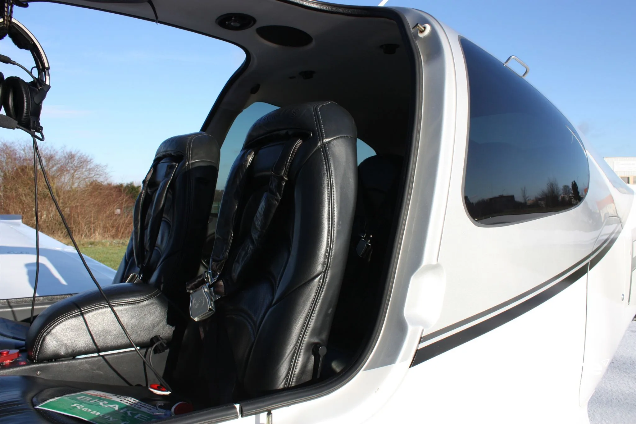 Cabin interior of a 2007 Cirrus SR22 G3 GTSx.