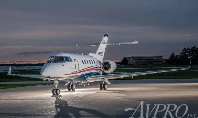 Exterior view of a 2006 Hawker 850XP, N956CA.