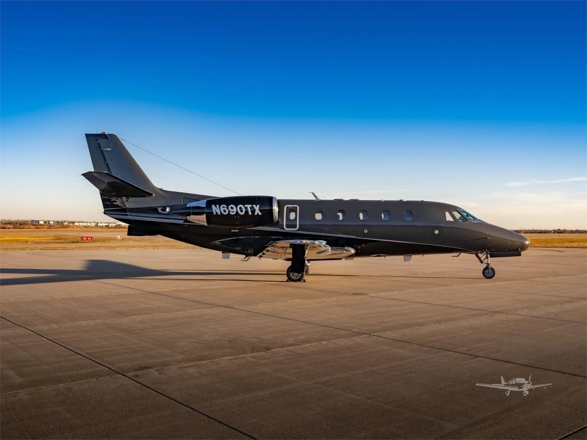 Exterior view of a 2002 CESSNA CITATION EXCEL, N690TX.