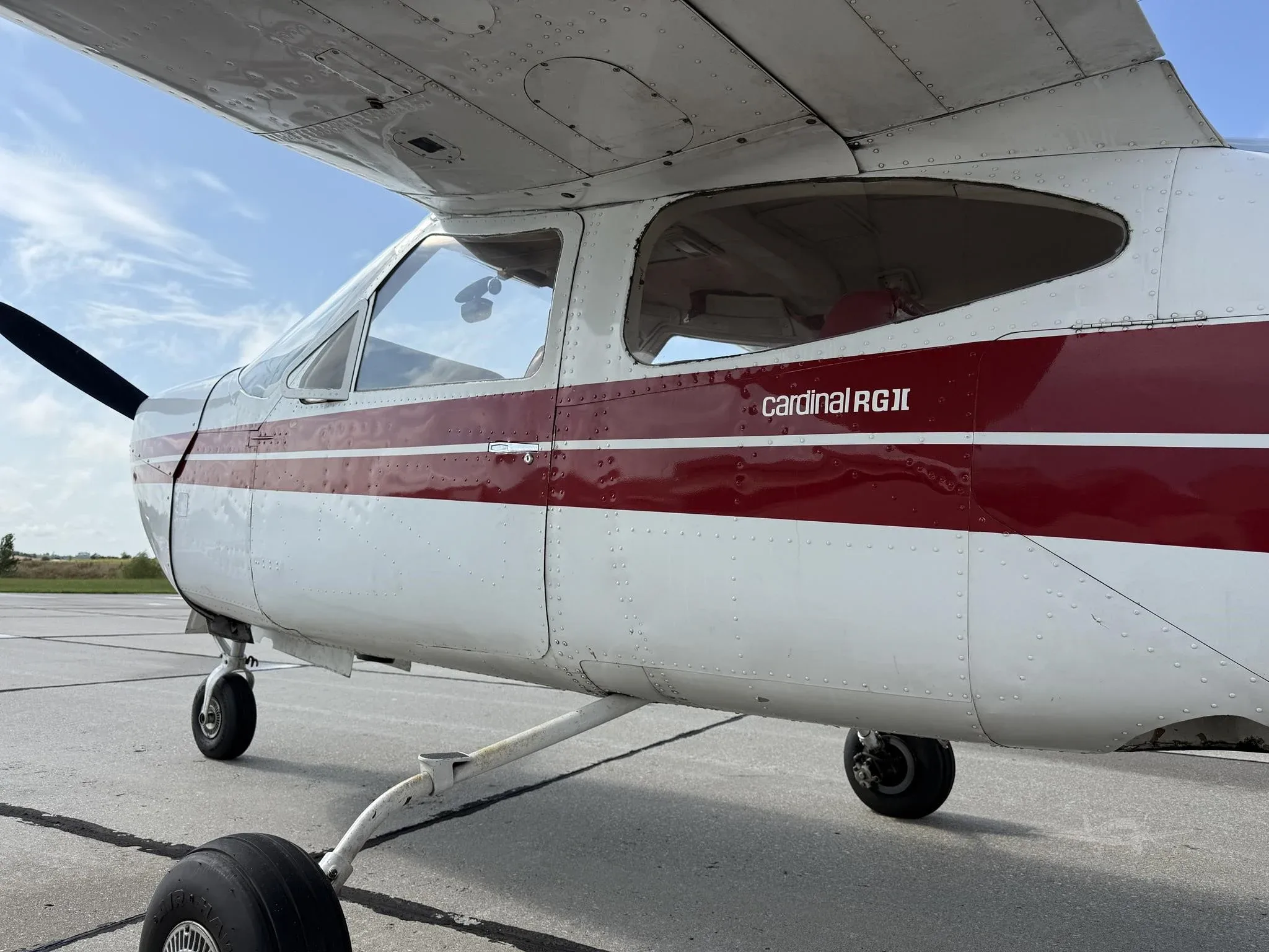 Exterior view of a 1976 CESSNA 177RG, N35913.
