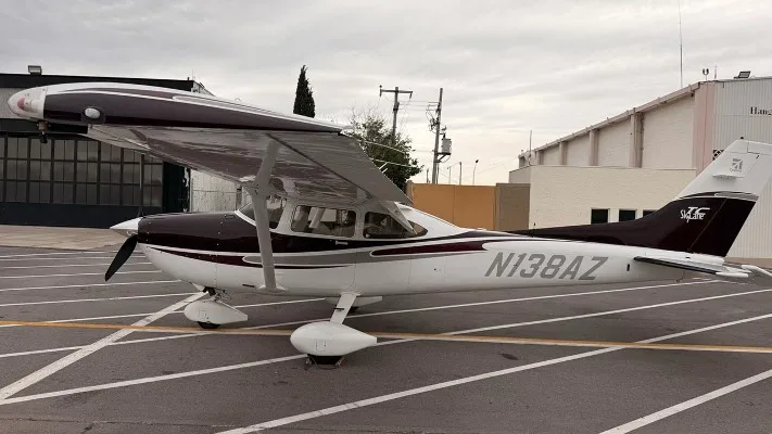 Marketing image of a 2004 Cessna 182T.
