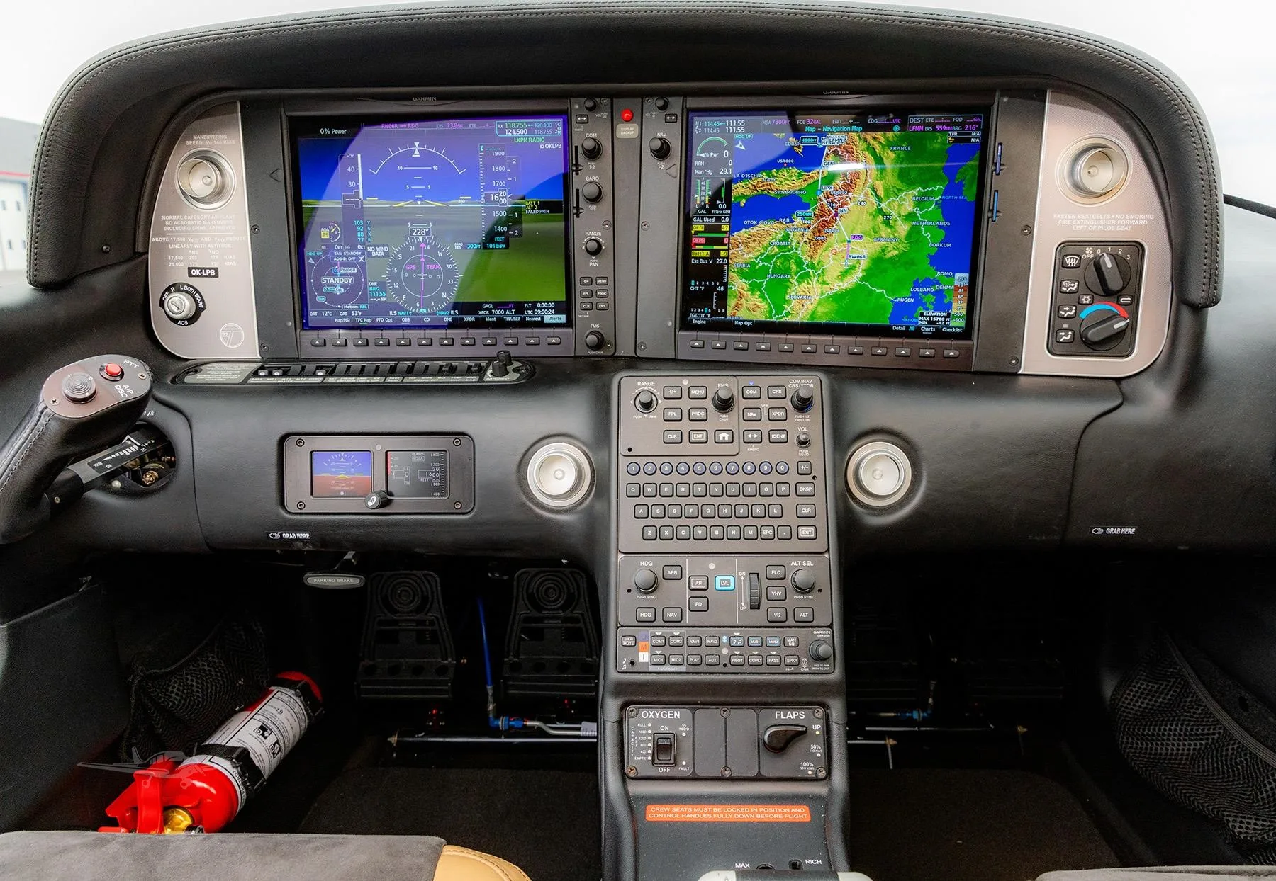 Avionics suite of a 2022 CIRRUS SR22-G6 TURBO.