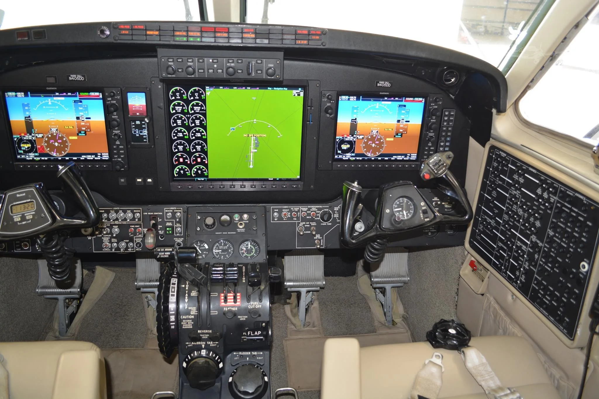 Cockpit and instrument panel of a 2005 BEECHCRAFT KING AIR C90B.