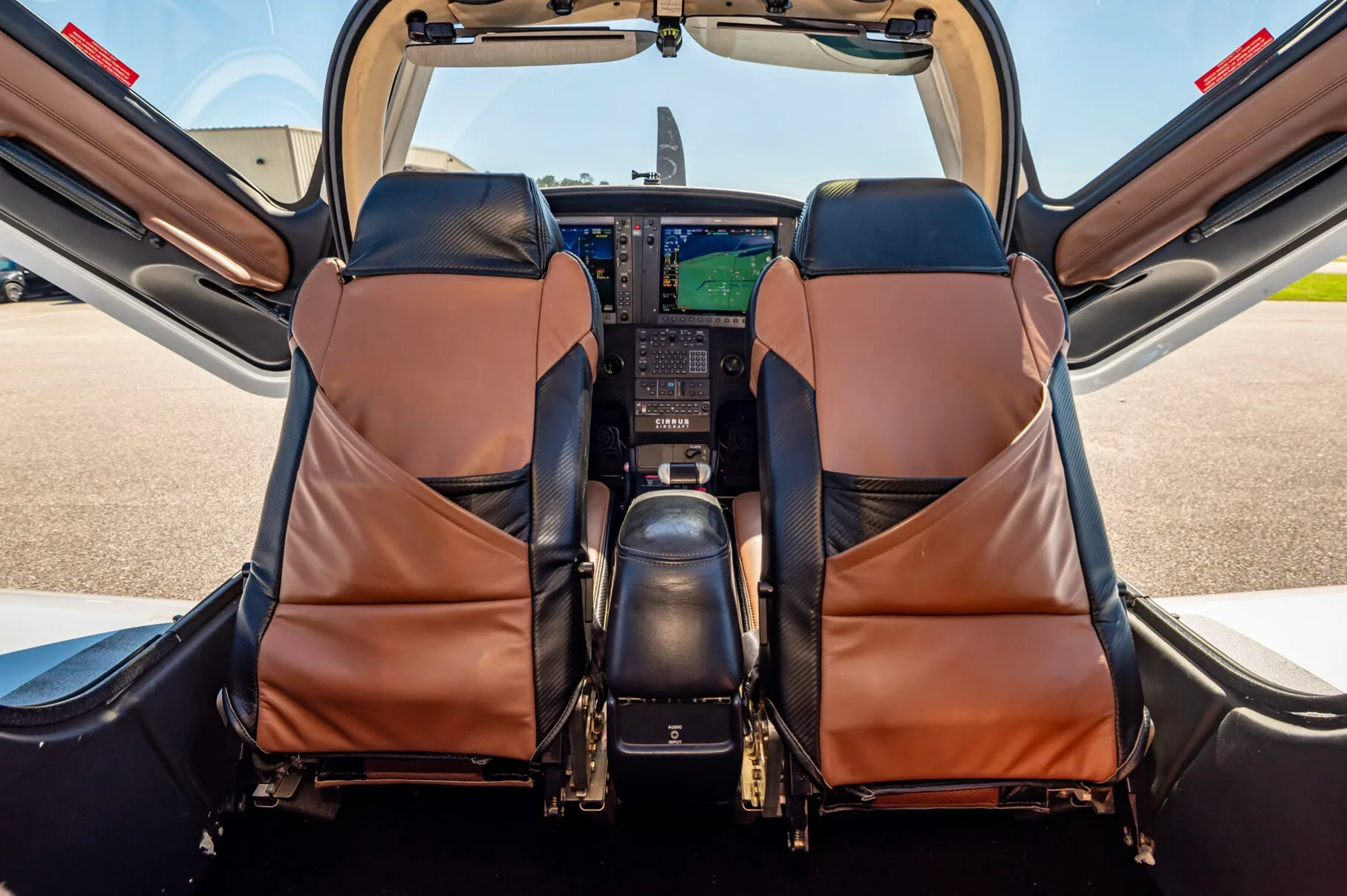 Cabin interior of a Cirrus N323TL SR22-G5 GTS - Aerista.