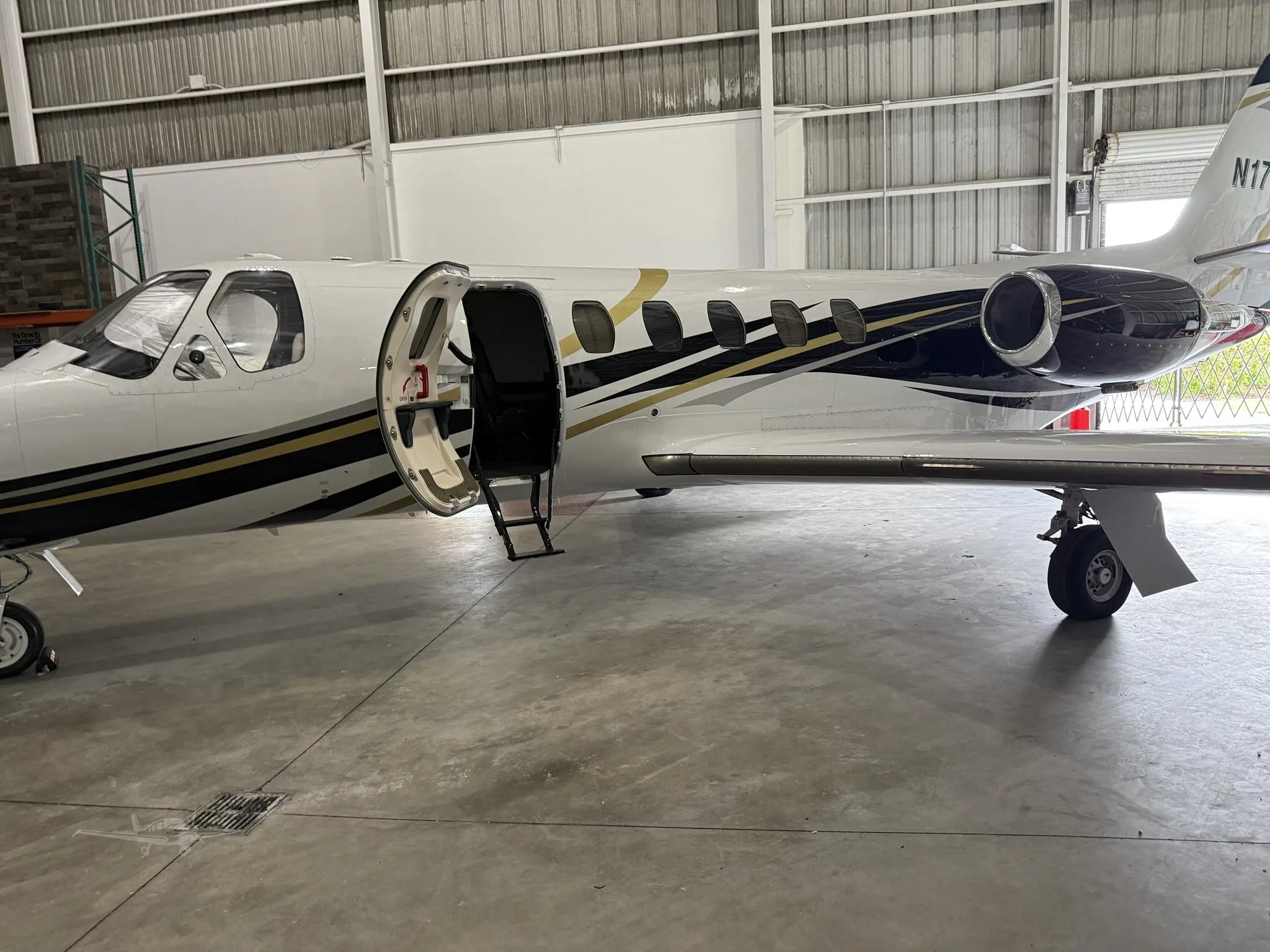Exterior view of a 1986 CESSNA CITATION SII, N17LP.